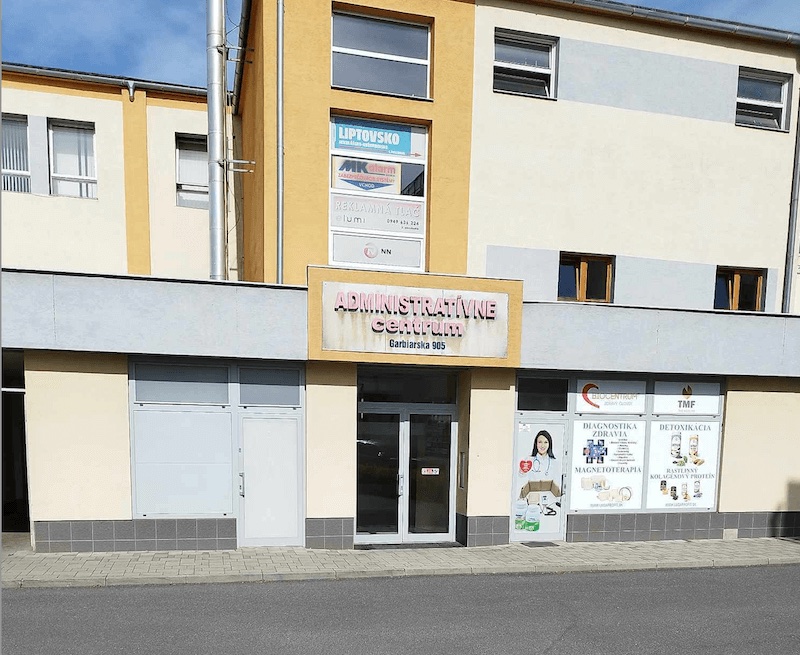 Vstup do kancelárie sHazucha – Administratívne centrum, Garbiarska, Liptovský Mikuláš
